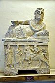 Volterra. La grandiosa serie di urne cinerarie del Museo Etrusco Guarnacci.